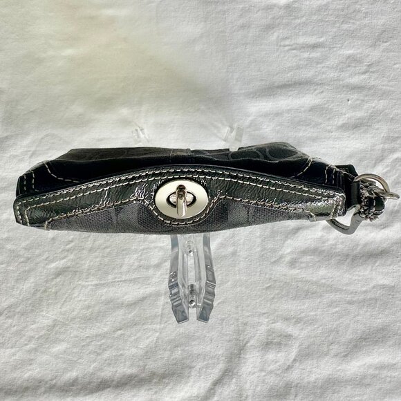 COACH Chelsea Signature Jacquard & Patent Leather Turnlock Wristlet Black 40809 - Picture 7 of 16